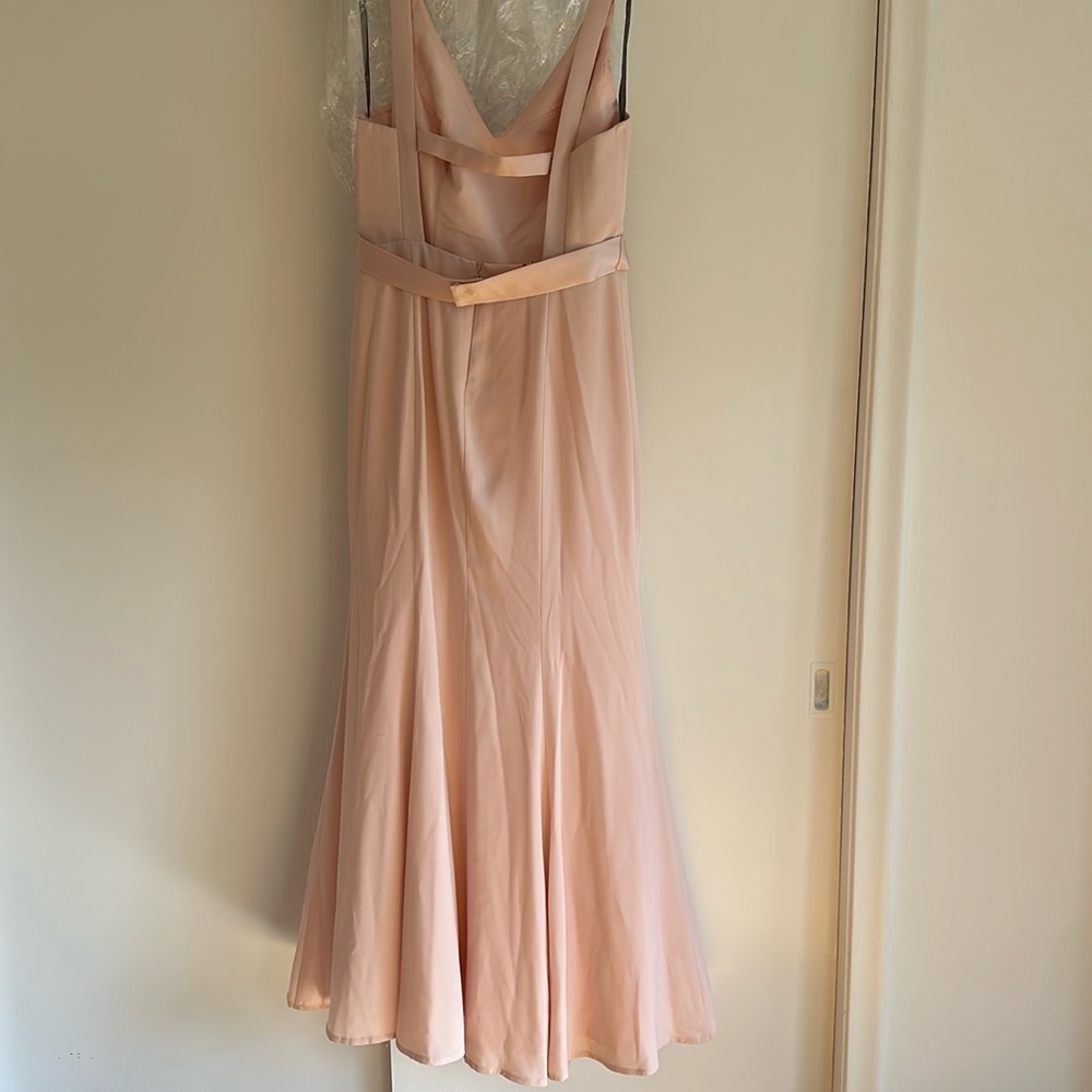 Vera Wang gown - Picture 4 of 9